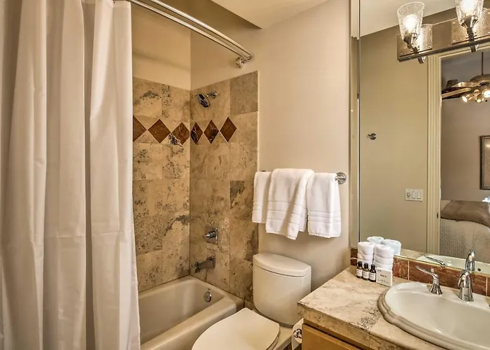 Lavish Paradise Valley W/ Sports Court & Pool * Scottsdale