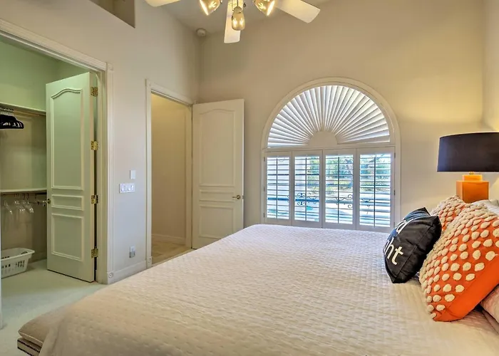 Holiday home Lavish Paradise Valley W/ Sports Court & Pool