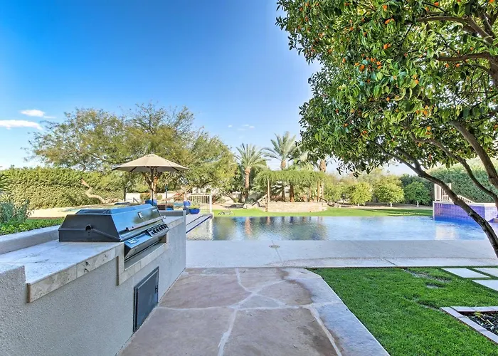 Holiday home Lavish Paradise Valley W/ Sports Court & Pool *