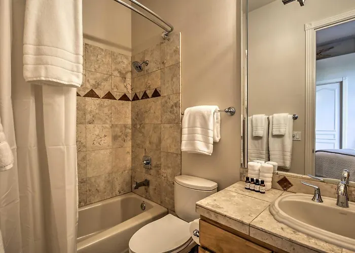 Lavish Paradise Valley W/ Sports Court & Pool Holiday home *