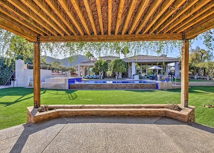 Holiday home Lavish Paradise Valley W/ Sports Court & Pool *